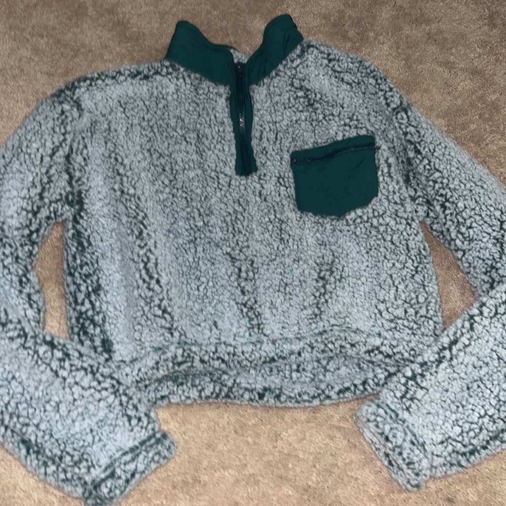 Cropped green shirpa!